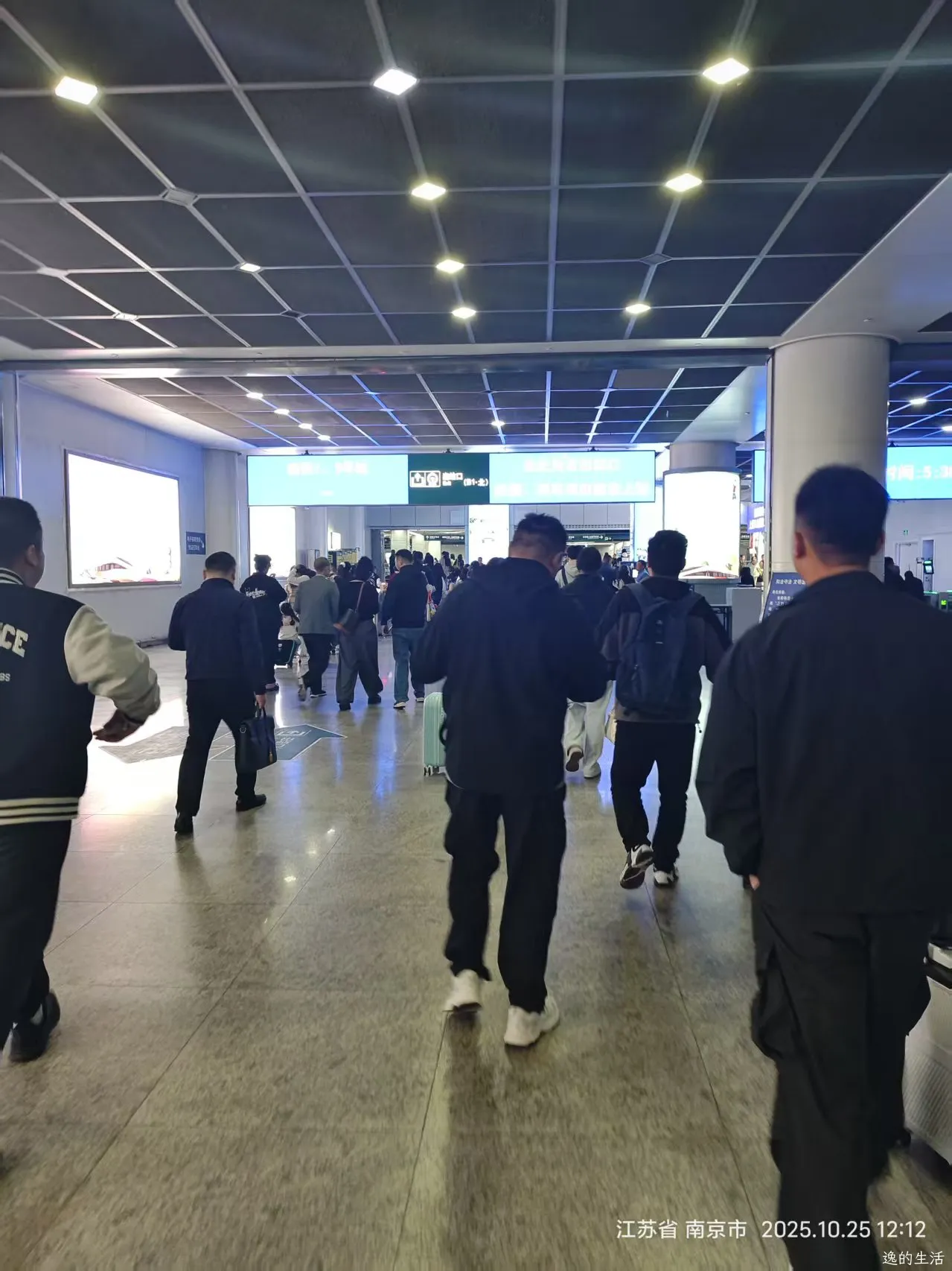 南京站地下出口处.jpg 南京站地下出口处.jpg